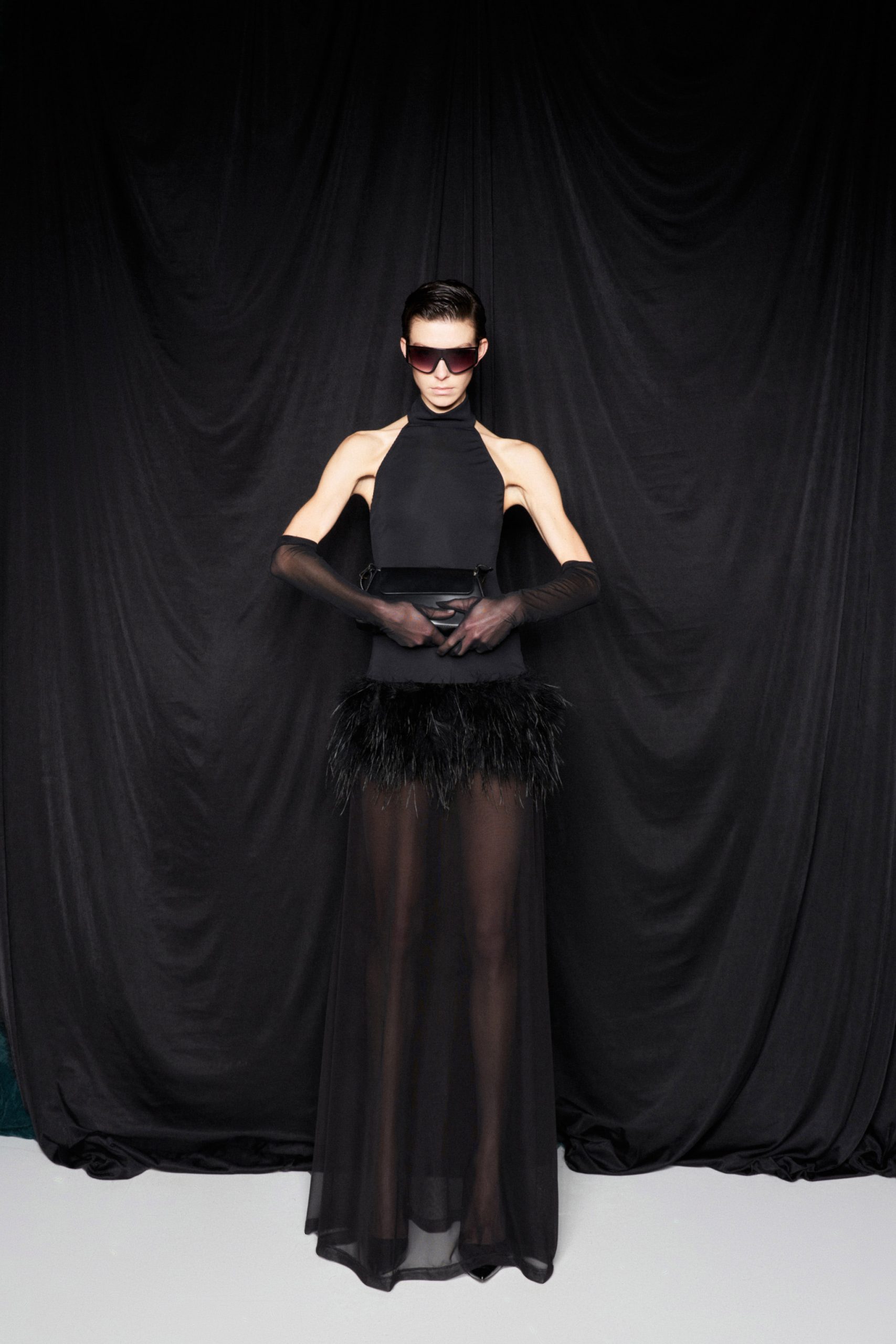 long-dress-with-feathers- (3)