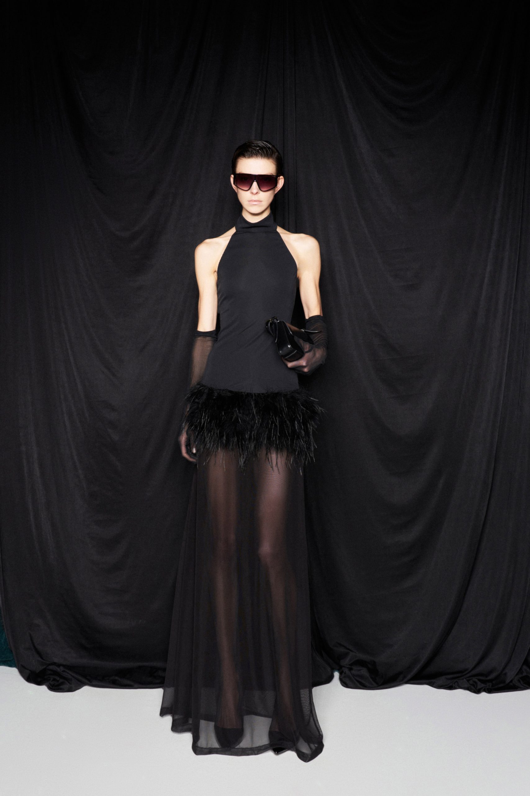 long-dress-with-feathers- (4)