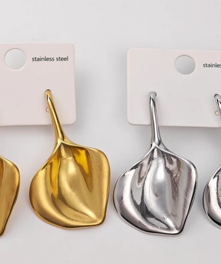 ΚΡΕΜΑΣΤΑ ΣΚΟΥΛΑΡΙΚΙΑ